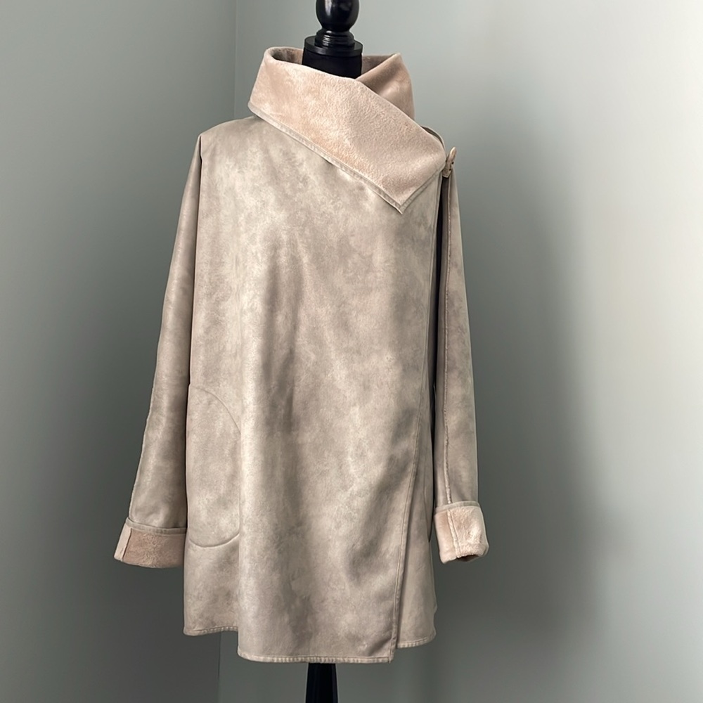 MYCRAPAC ONE Coat, ultra suede with contrasting lining. Taupe and cream. S/M